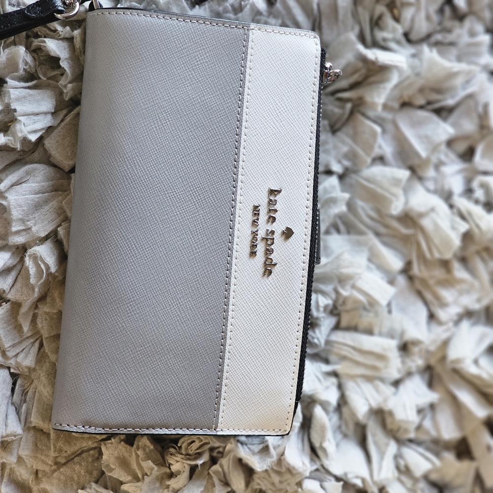 Kate Spade Wallet - Picture 2 of 3